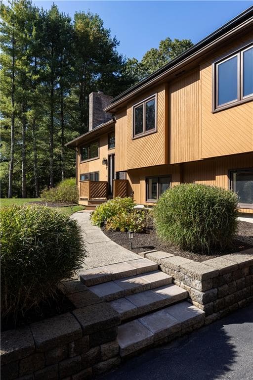 Single Family Residence at 8 Robin Drive, North Kingstown, photo 3 of 50