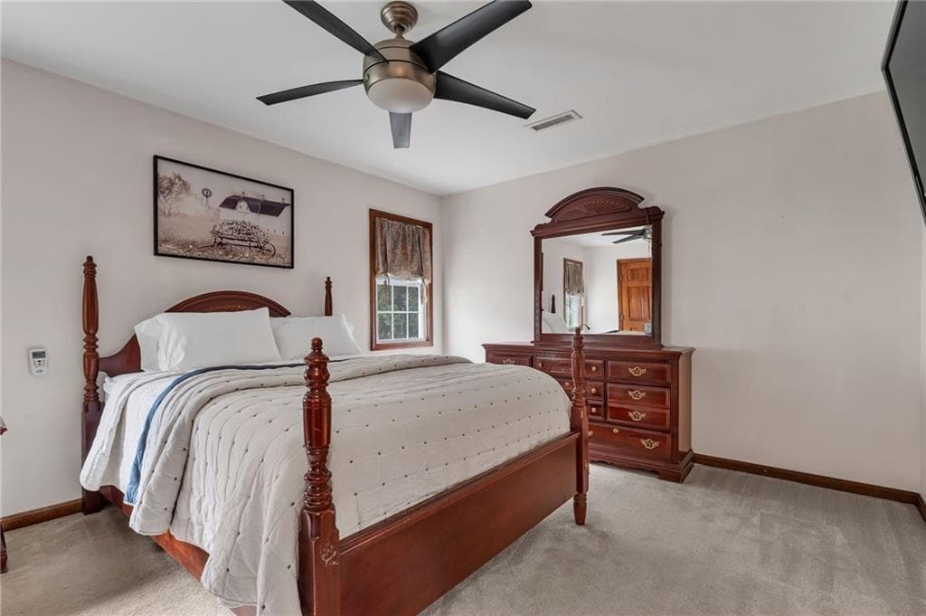 Single Family Residence at 3 Douglas Circle, Smithfield, photo 7 of 38