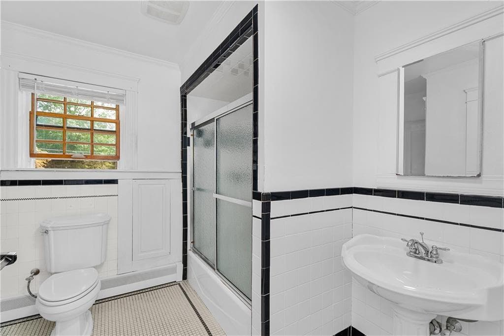 Single Family Residence at 4 Grandview Avenue, Lincoln, photo 27 of 49