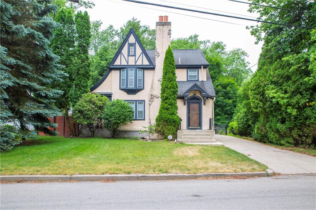 Single Family Residence at 4 Grandview Avenue, Lincoln, photo 2 of 49