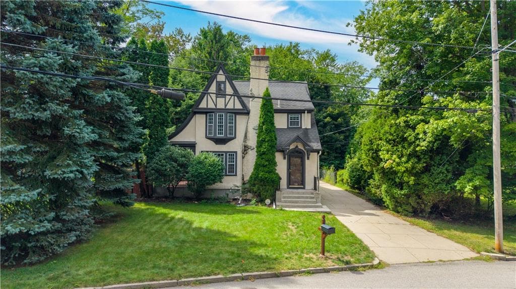 Single Family Residence at 4 Grandview Avenue, Lincoln, photo 6 of 49