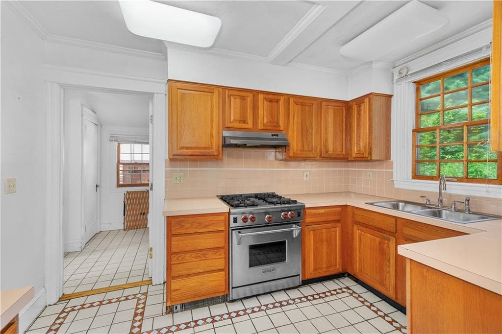Single Family Residence at 4 Grandview Avenue, Lincoln, photo 17 of 49