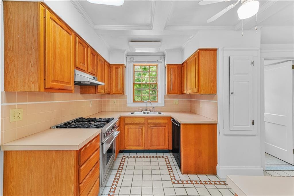 Single Family Residence at 4 Grandview Avenue, Lincoln, photo 16 of 49