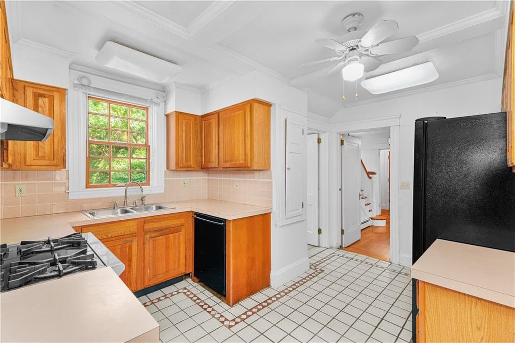 Single Family Residence at 4 Grandview Avenue, Lincoln, photo 18 of 49