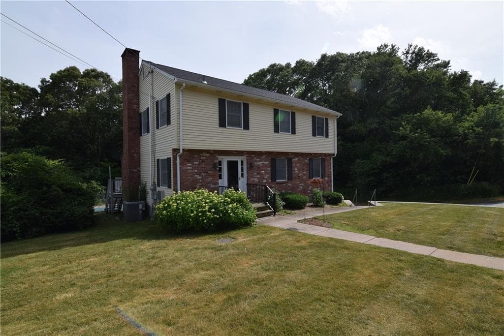 8 Pequot Avenue photo 2
