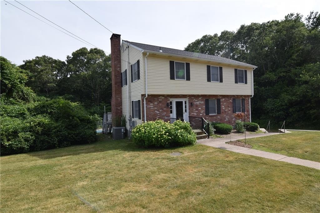8 Pequot Avenue