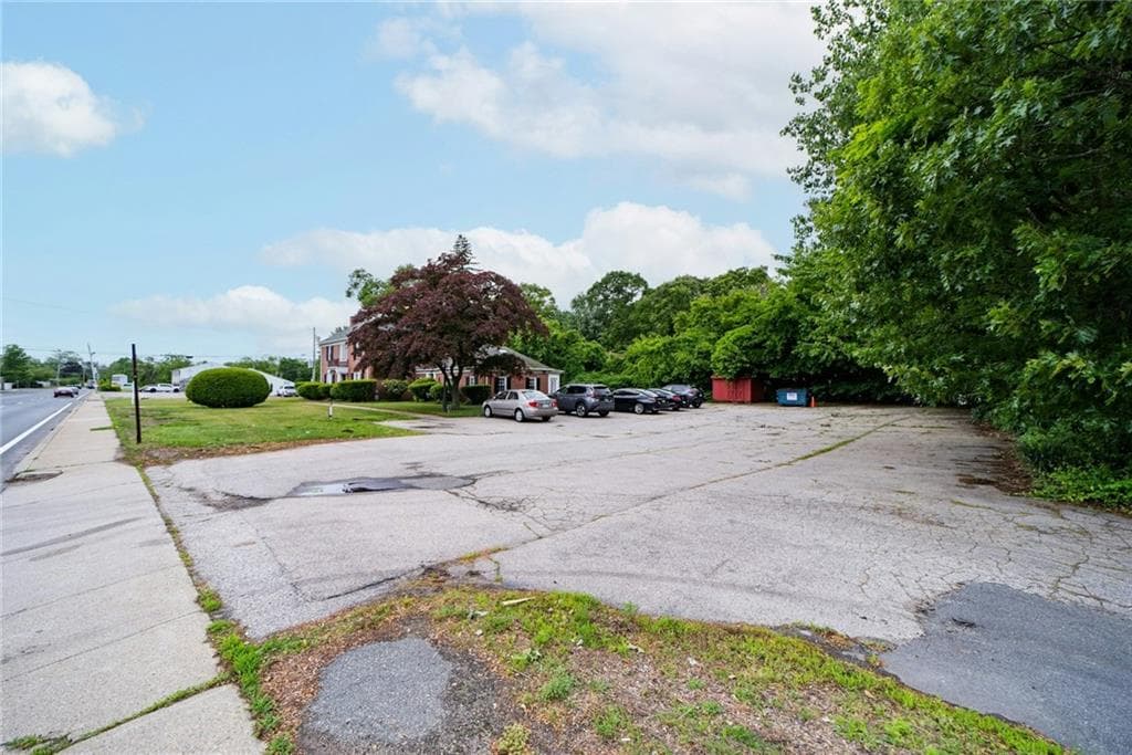 873 Warwick Avenue photo 46