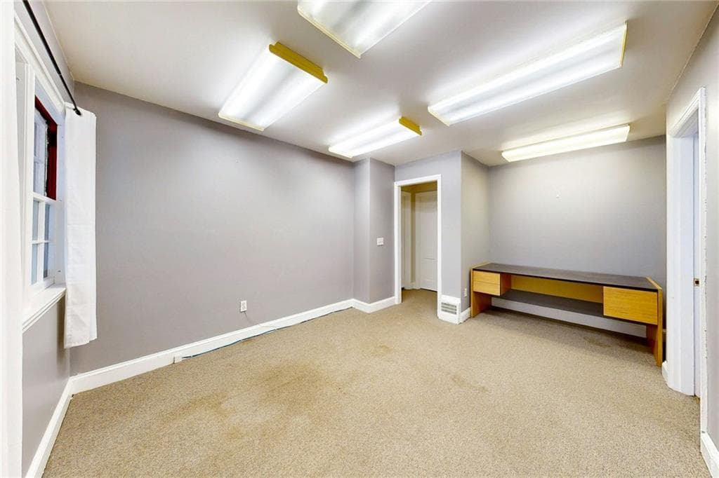 873 Warwick Avenue photo 28