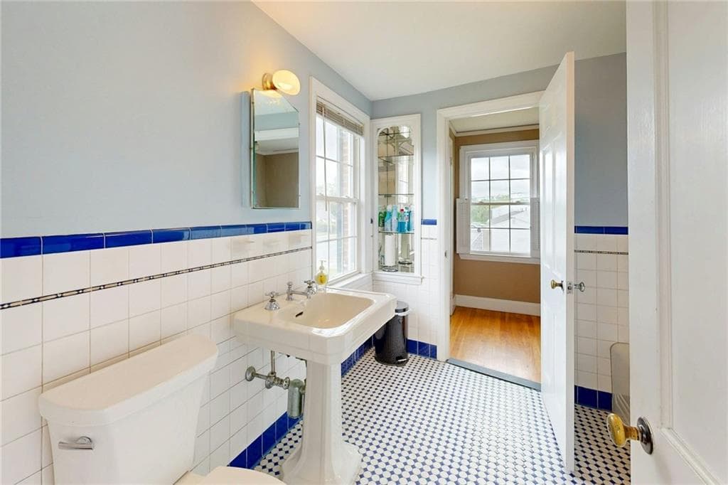 873 Warwick Avenue photo 37