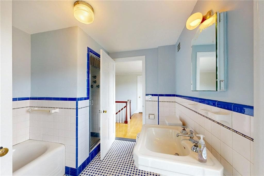 873 Warwick Avenue photo 39