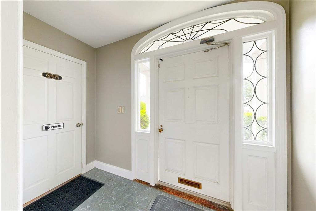 873 Warwick Avenue photo 4