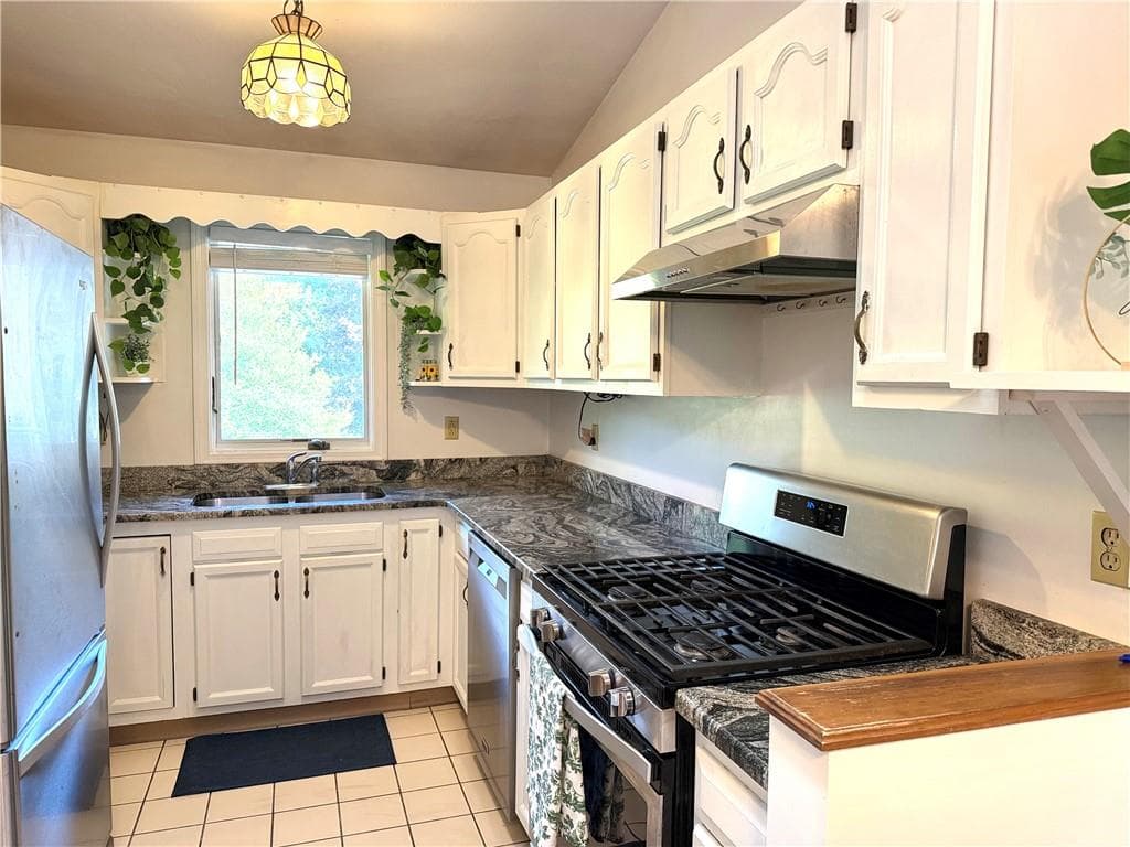 Condominium at 30 Acorn Court UNIT G6, South Kingstown, photo 7 of 17