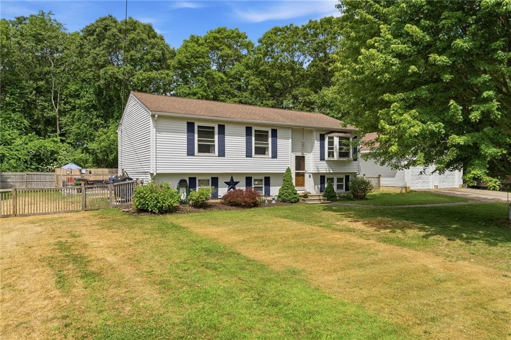 Single Family Residence at 8 Sparrow Drive, Westerly, photo 4 of 48