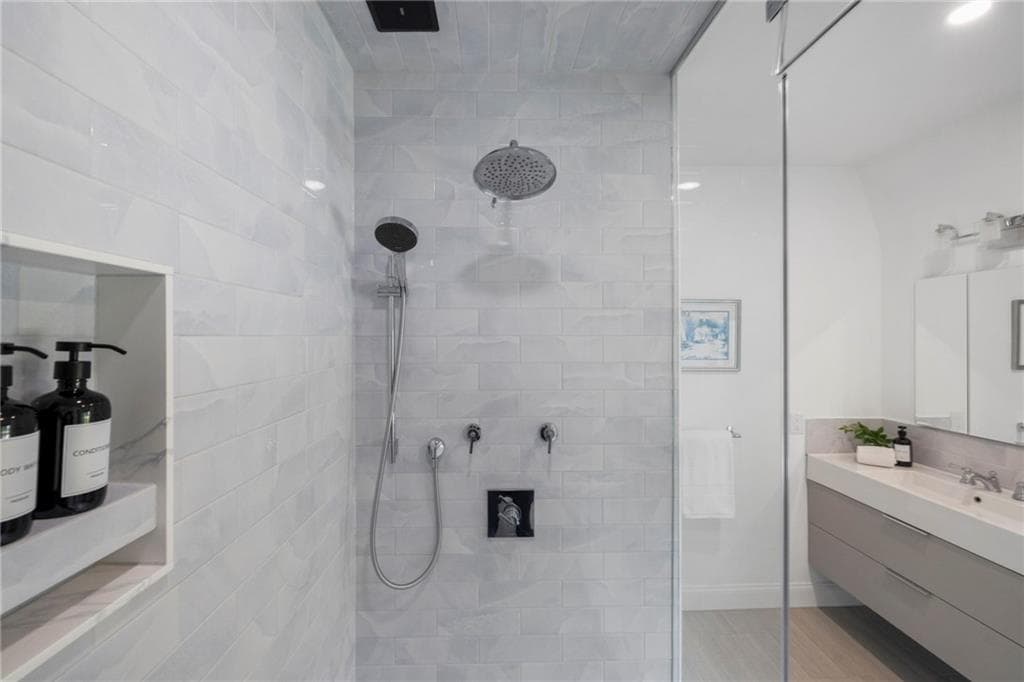 127 Beacon Avenue photo 32