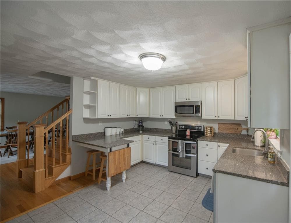 Single Family Residence at 20 Whipple Road, Smithfield, photo 9 of 27