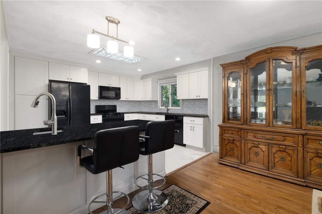 Single Family Residence at 58 Rip Van Winkle Circle, Warwick, photo 19 of 39