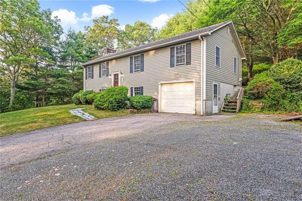 590 Shannock Road photo 3