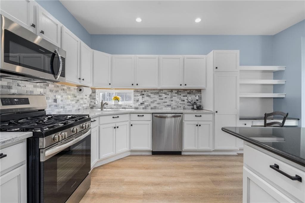 Condominium at 20 RIMWOOD Drive, Smithfield, photo 3 of 38