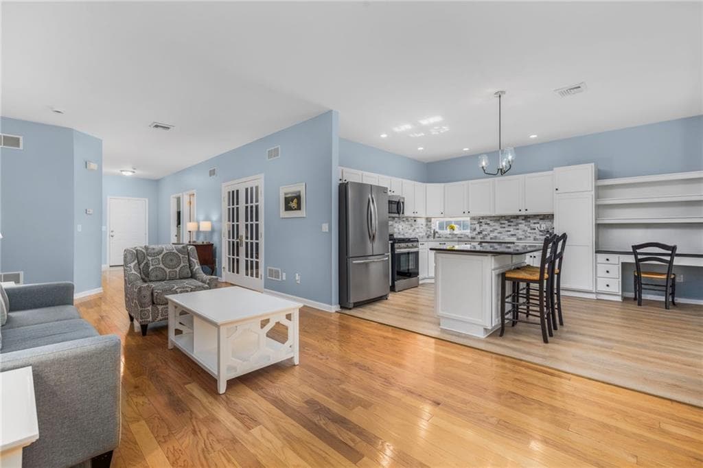 Condominium at 20 RIMWOOD Drive, Smithfield, photo 8 of 38
