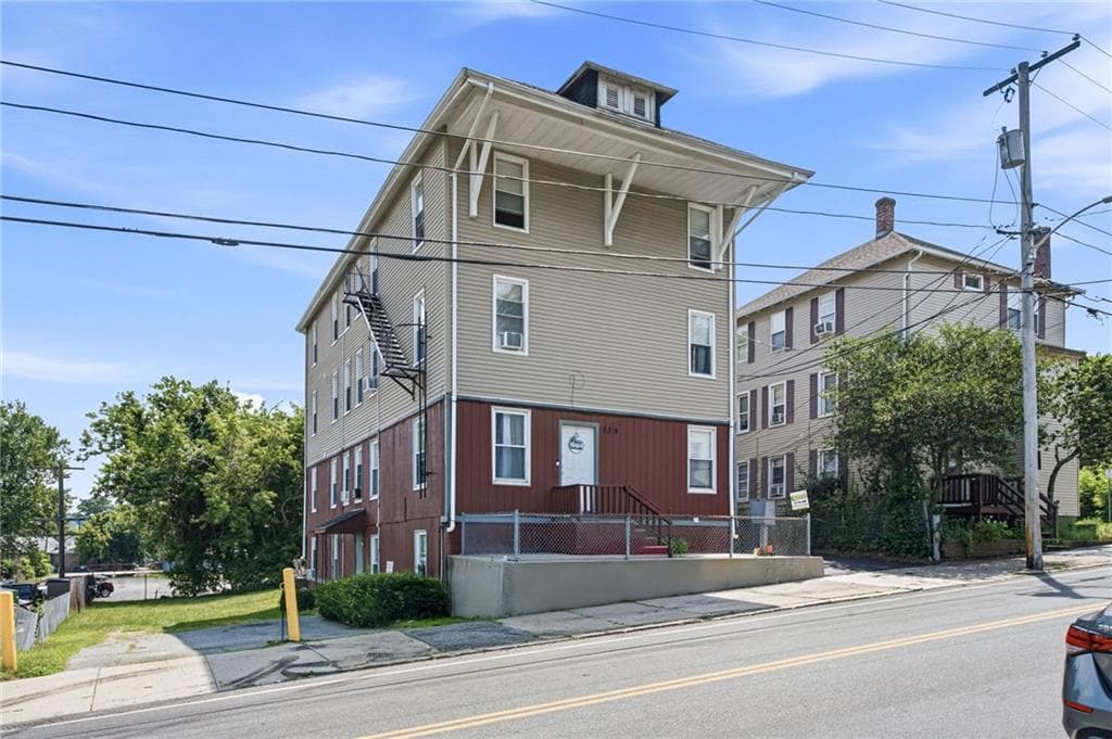 139 E School Street photo 47