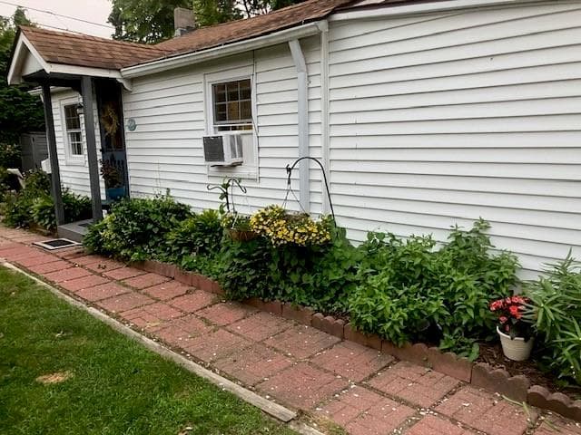 Single Family Residence at 3 Fowler Street, Jamestown, photo 6 of 23