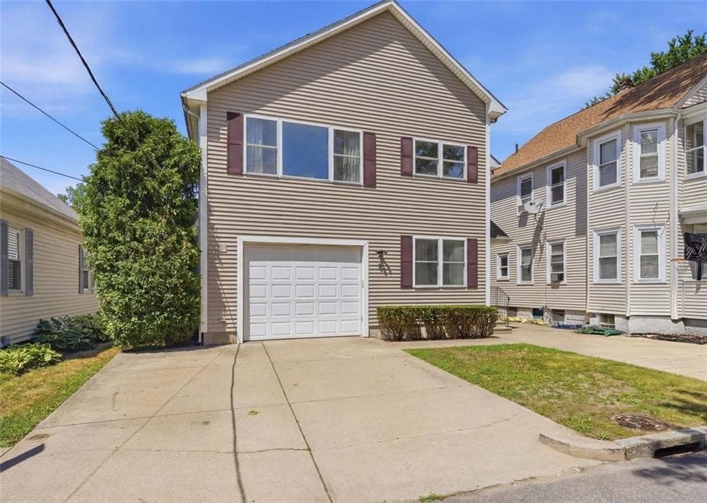 Single Family Residence at 133 Sandringham Avenue, Providence, photo 2 of 39