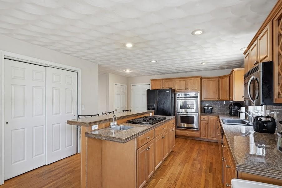 Single Family Residence at 133 Sandringham Avenue, Providence, photo 12 of 39