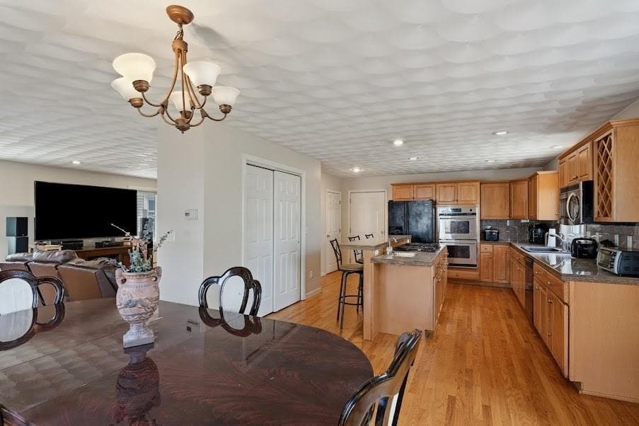 Single Family Residence at 133 Sandringham Avenue, Providence, photo 10 of 39