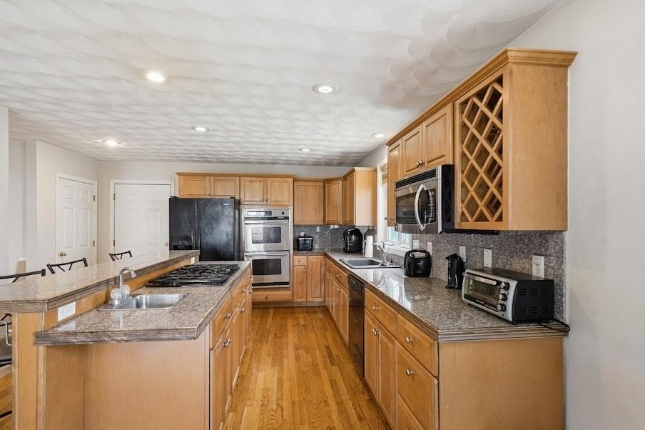 Single Family Residence at 133 Sandringham Avenue, Providence, photo 14 of 39