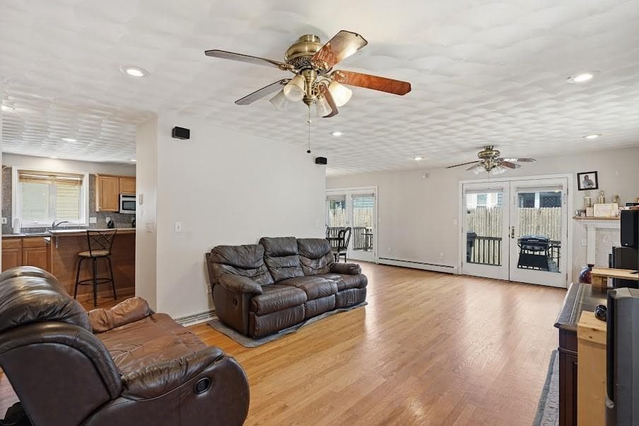 Single Family Residence at 133 Sandringham Avenue, Providence, photo 4 of 39