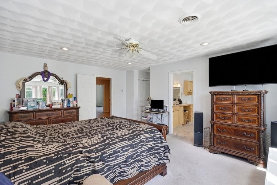 Single Family Residence at 133 Sandringham Avenue, Providence, photo 21 of 39