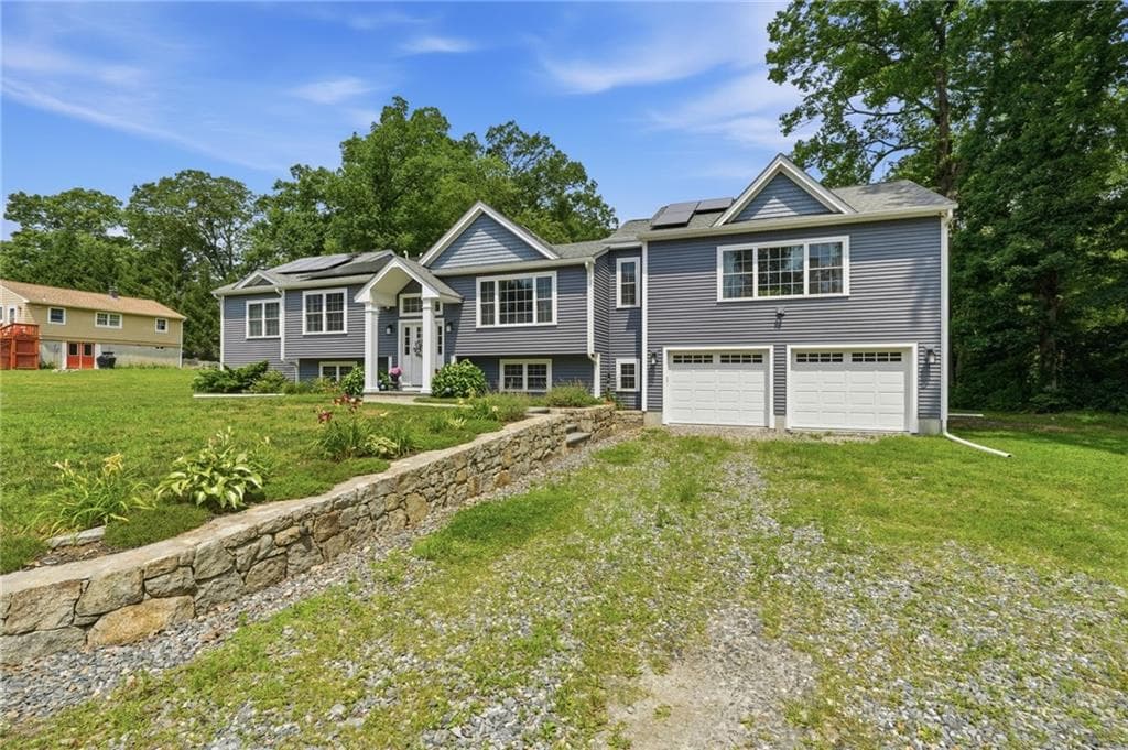 10 Stirling Drive photo 2