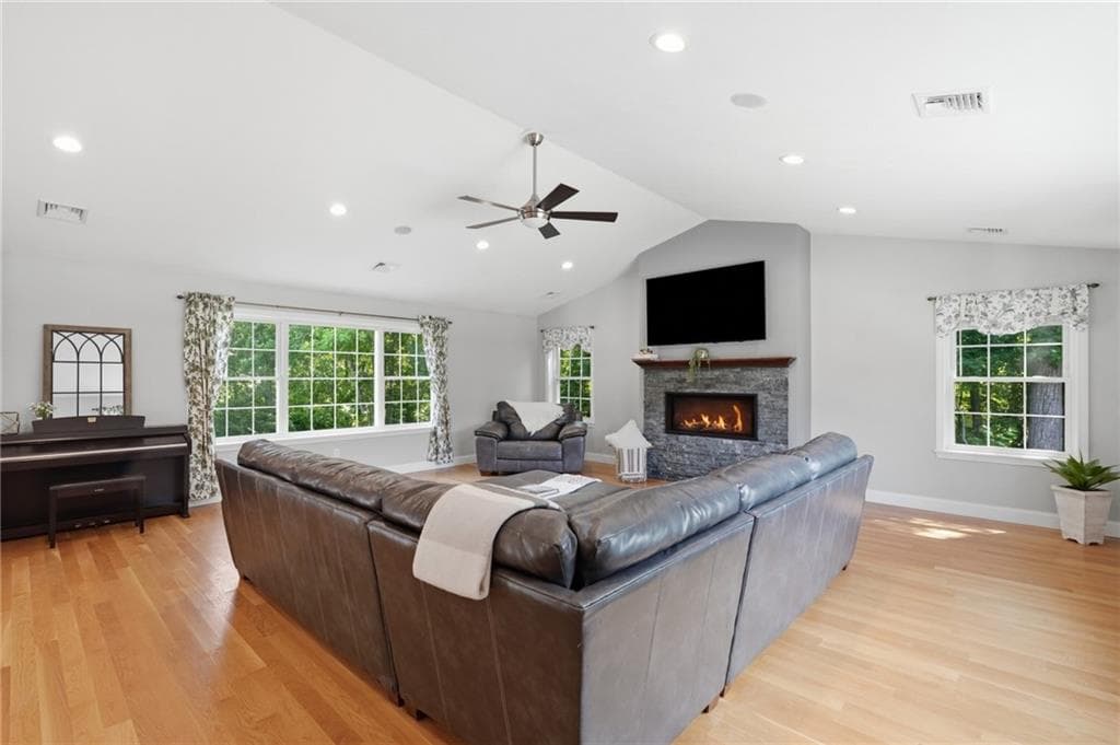 10 Stirling Drive photo 12