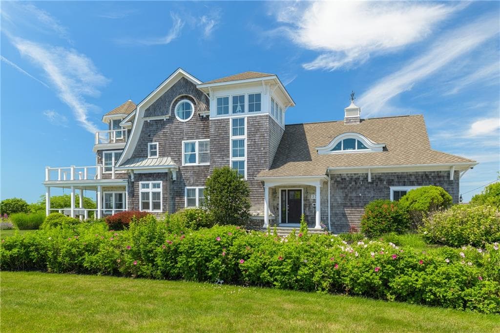 37 Coast Guard Avenue
