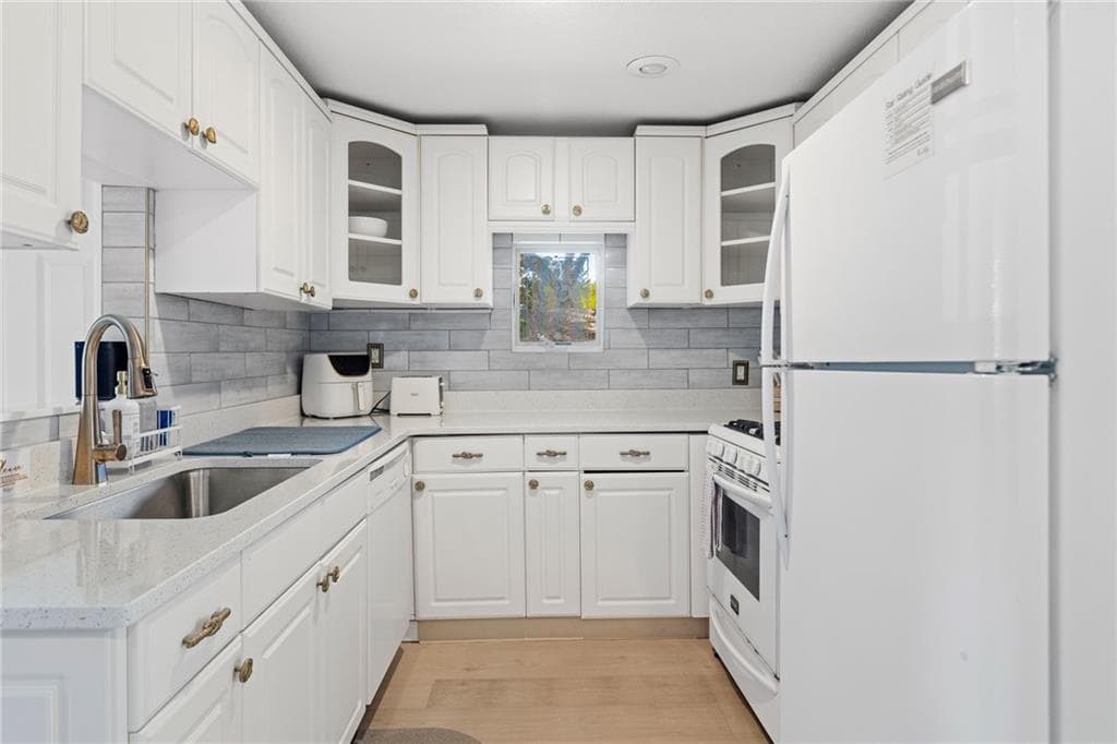 11 N Shore Street photo 14
