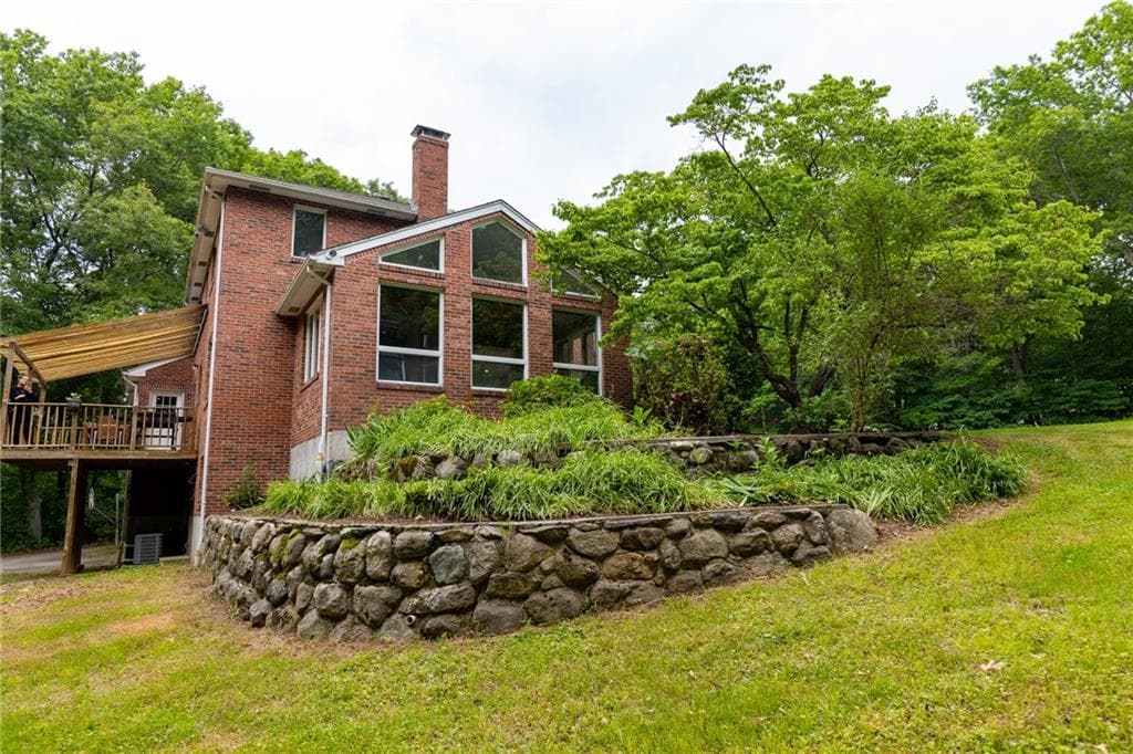 Single Family Residence at 20 Lincoln Drive, North Smithfield, photo 7 of 15