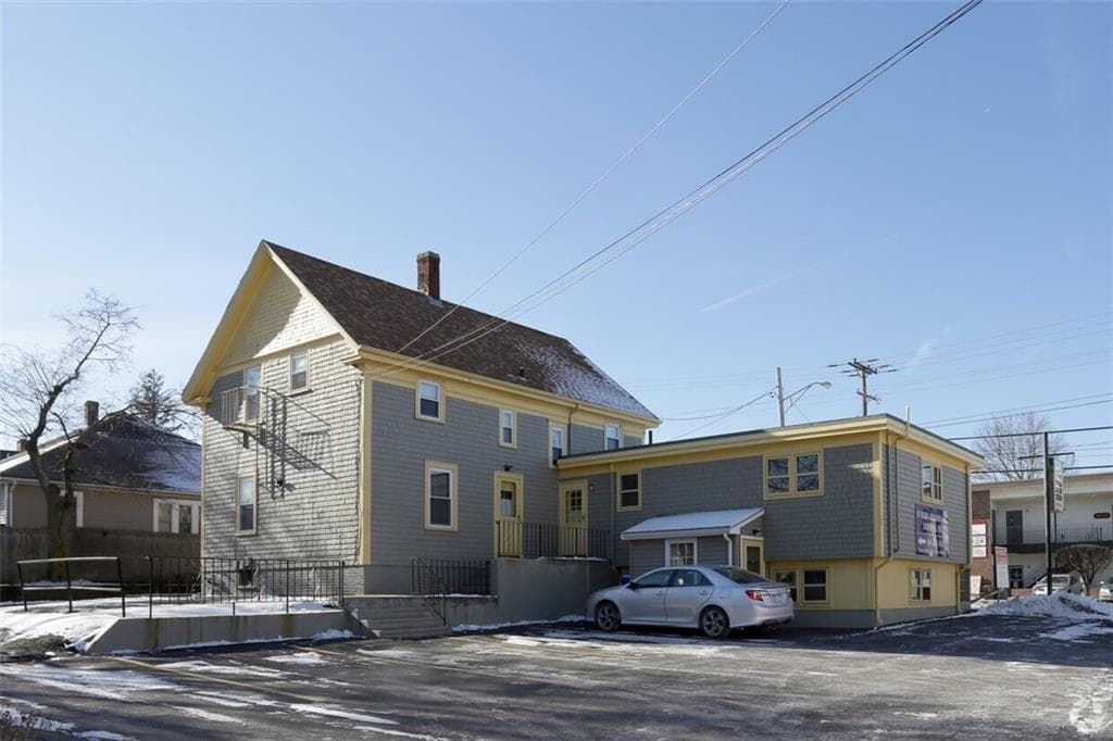 2400 Pawtucket Avenue photo 3