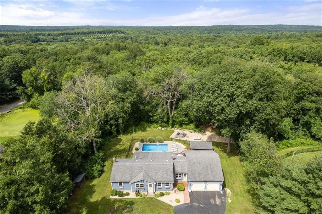 315 Saw Mill Road photo 2