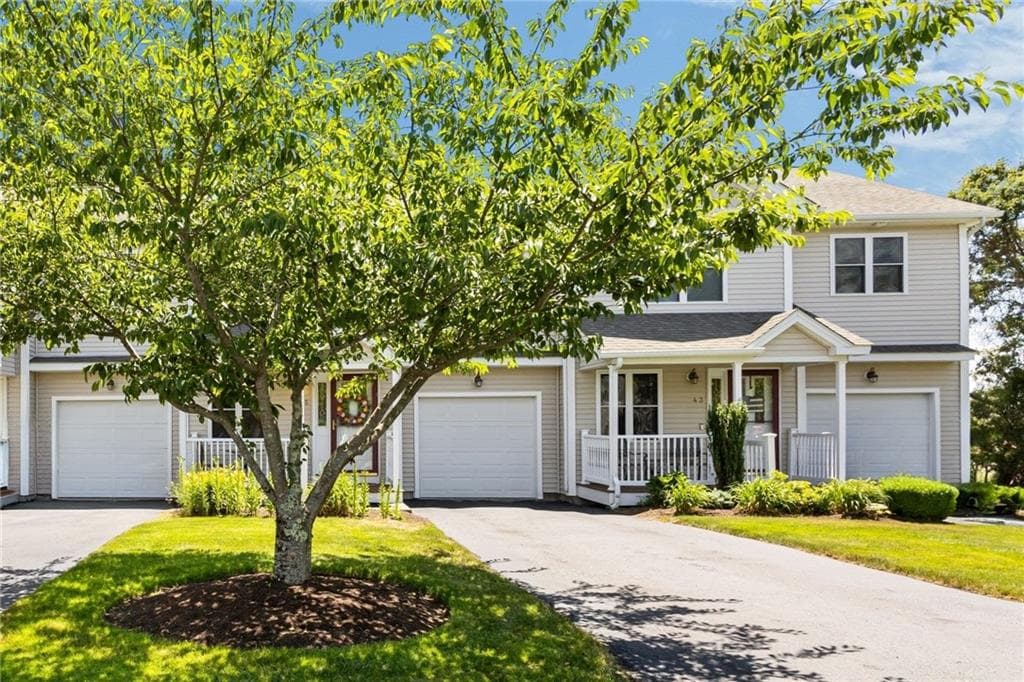 Condominium at 45 Silver Cup Circle, West Warwick, photo 3 of 21