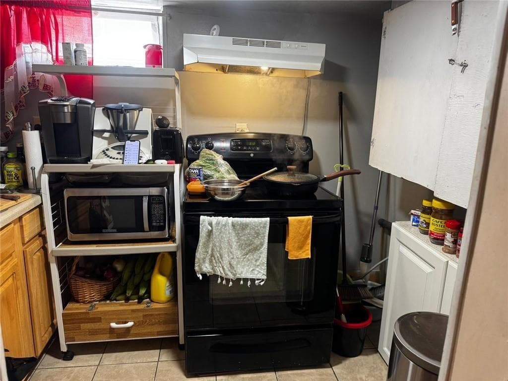 Multi Family at 194 Pavilion Avenue, Providence, photo 13 of 34