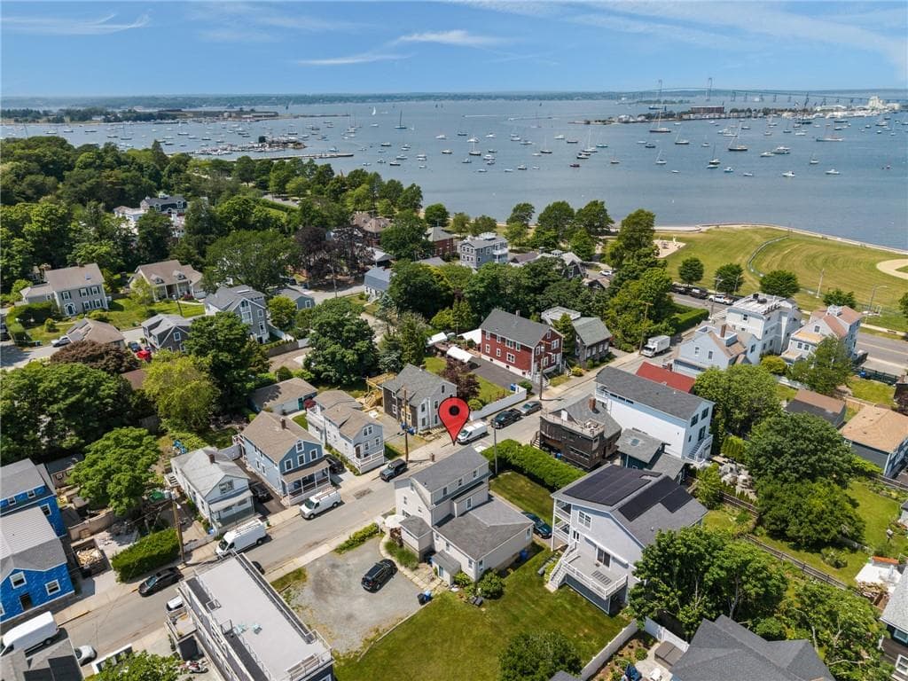32 Houston Avenue photo 3