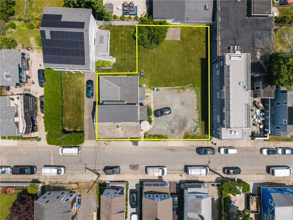 32 Houston Avenue photo 5