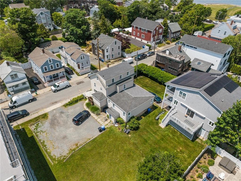 32 Houston Avenue photo 4