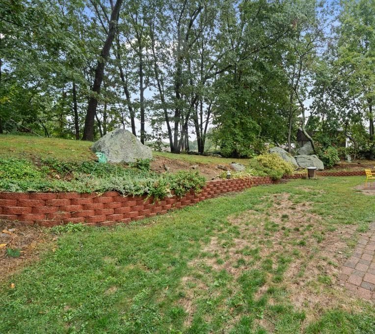 9 Briar Hill Road photo 12