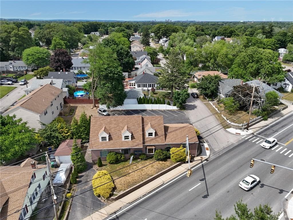 623 Post Road photo 6