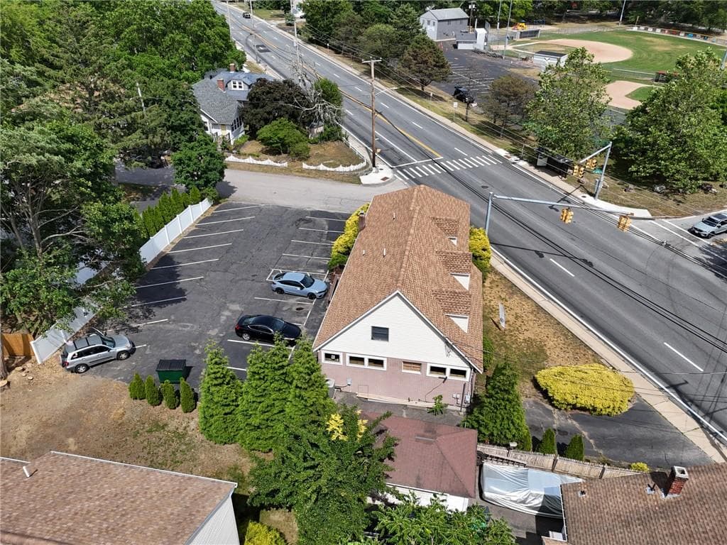 623 Post Road photo 4