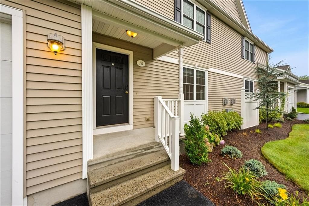 Condominium at 16 Streamview Drive UNIT 16, Cumberland, photo 38 of 50