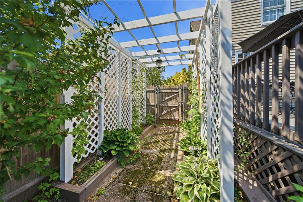 24 ROSEGARDEN Street photo 31