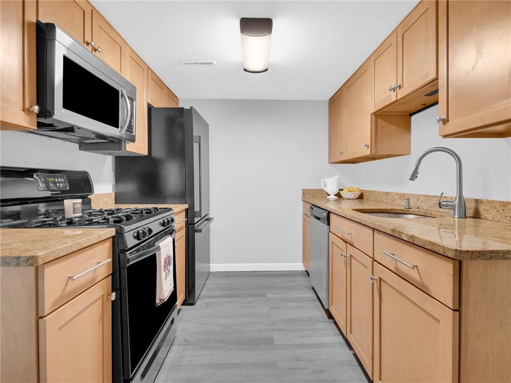 1137 1/2 Hartford Avenue UNIT 5B photo 12