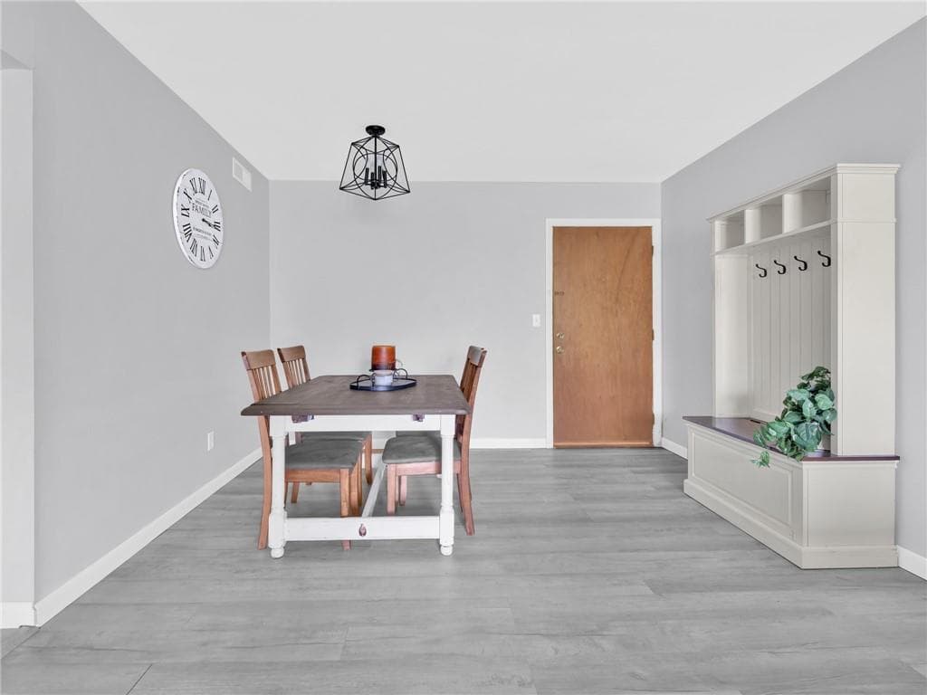 1137 1/2 Hartford Avenue UNIT 5B photo 3